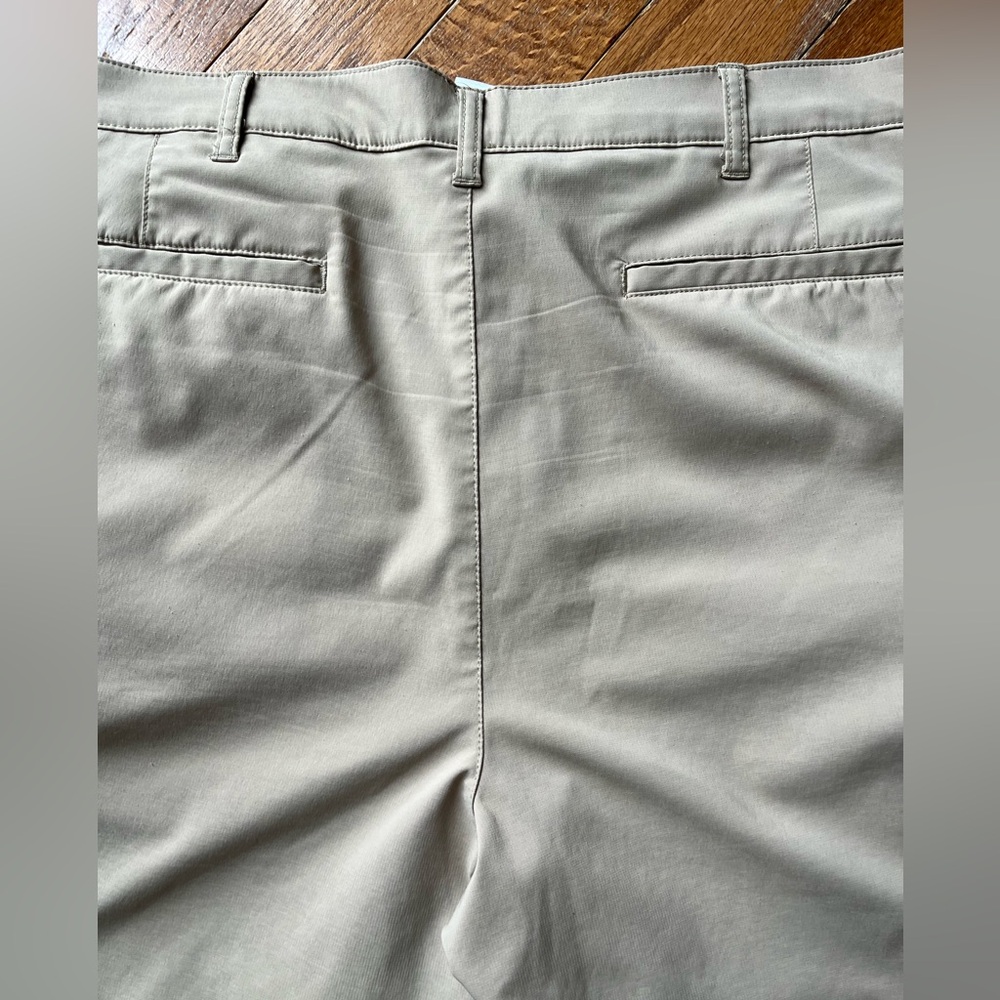 Chaps Men’s Performance Golf Shorts, Hampton Khaki, Size 40 - Picture 8 of 12